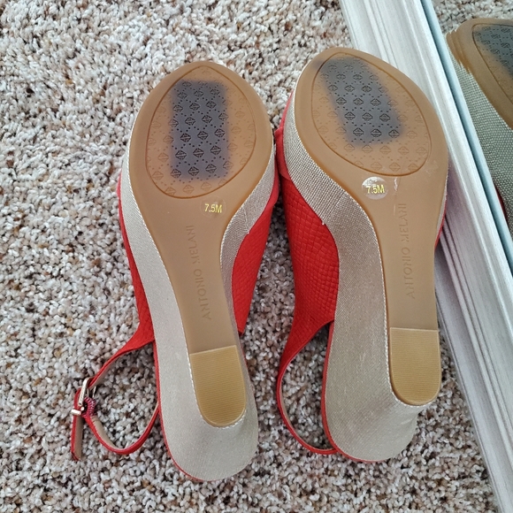 SOLD New Antonio Melani Coral Wedge w/sling back adjustable strap - Picture 9 of 9